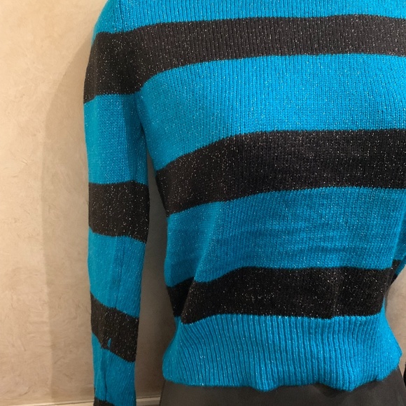 Blue and black striped sweater - Picture 2 of 2